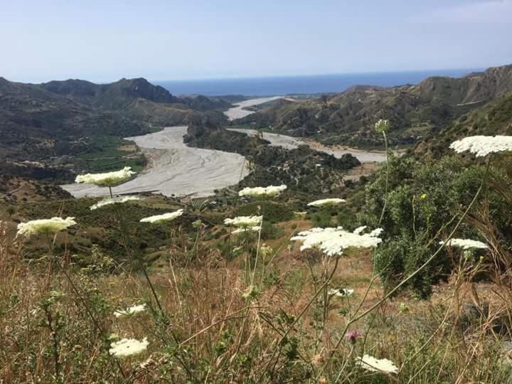 Monolocale Delux, Nel Centro Storico Ed A Pochi Passi Dal Mare Bed & Breakfast Condofuri Marina Bagian luar foto